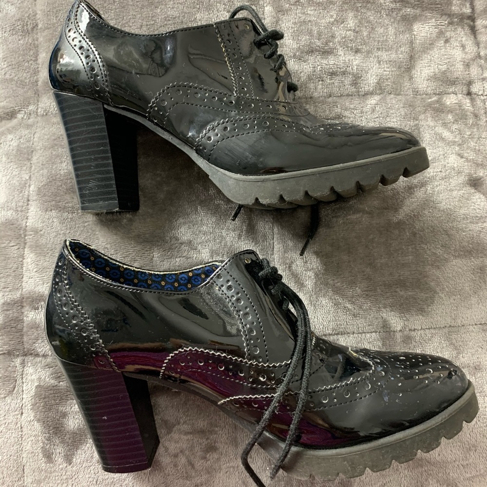 trendy black boots